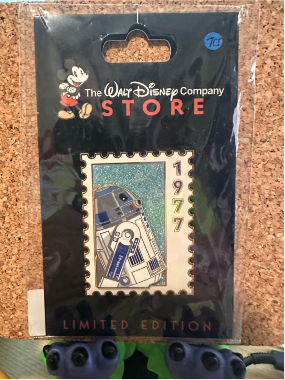 Disney DEC Pin - Stamp 1977 R2-D2 - LE 250 Star Wars